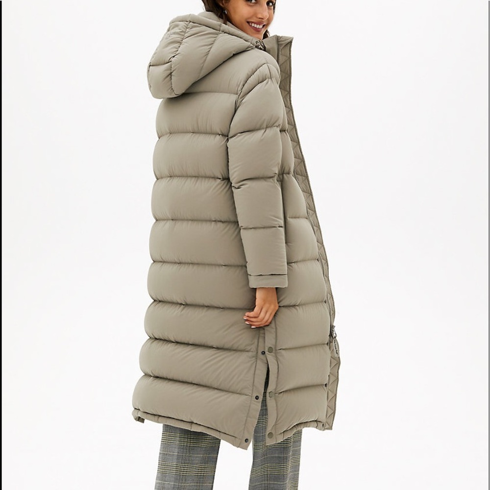 The Super Puff™ Long Modern Taupe Small